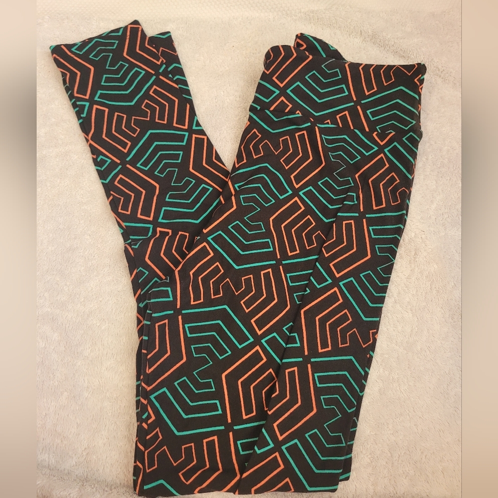 LulaRoe Tall and Curvy Abstract Leggings